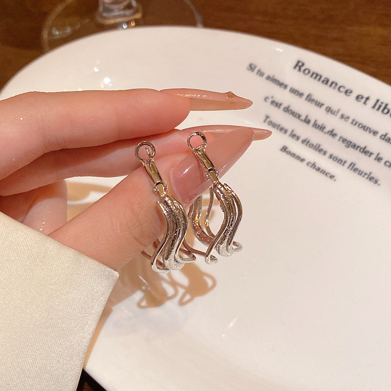 Cool and elegant earrings for women