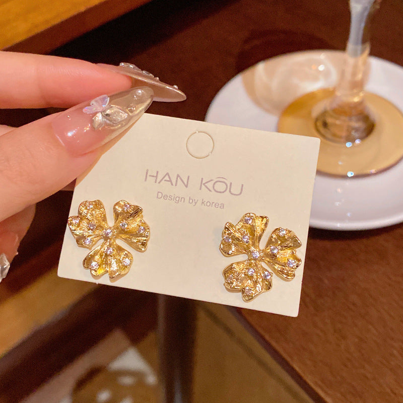 Cool and elegant earrings for women