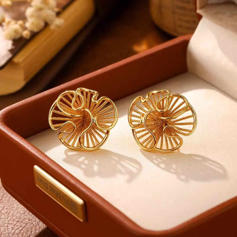 Cool and elegant earrings for women
