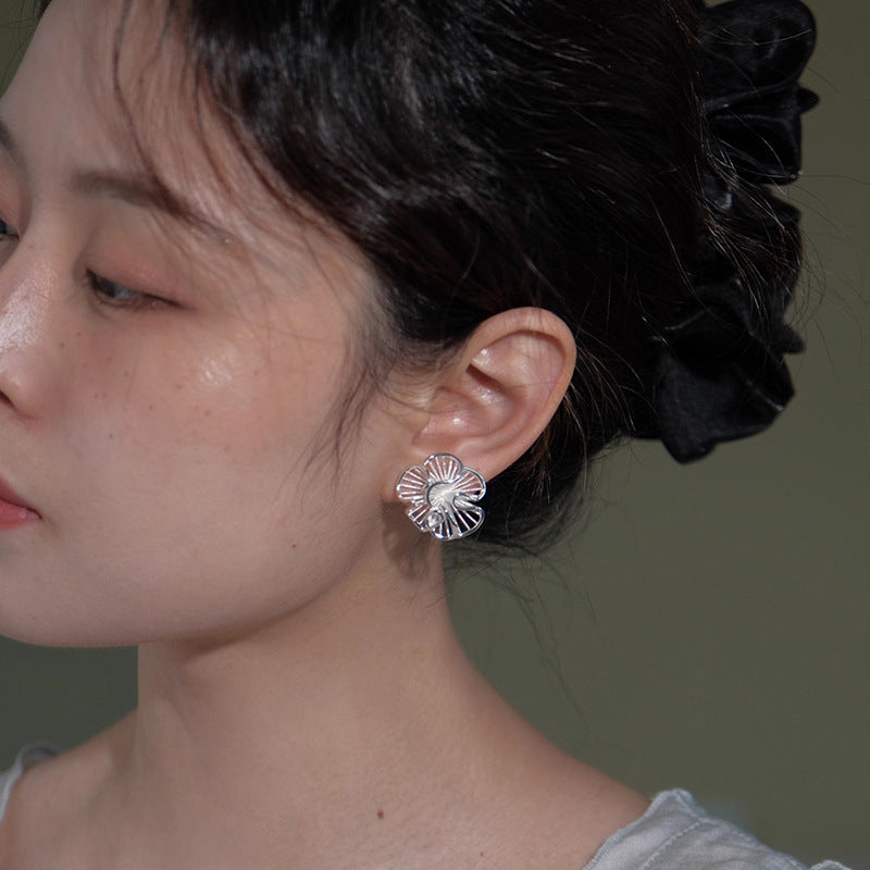 Cool and elegant earrings for women