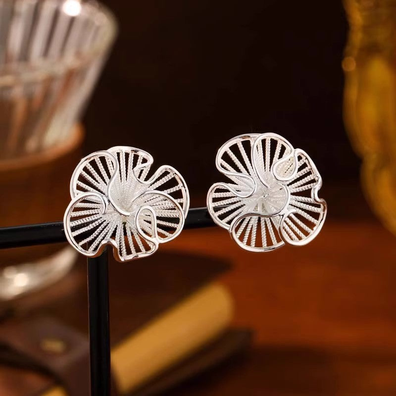 Cool and elegant earrings for women