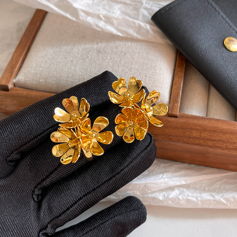 Cool and elegant earrings for women