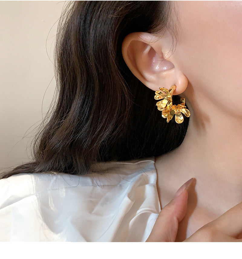 Cool and elegant earrings for women
