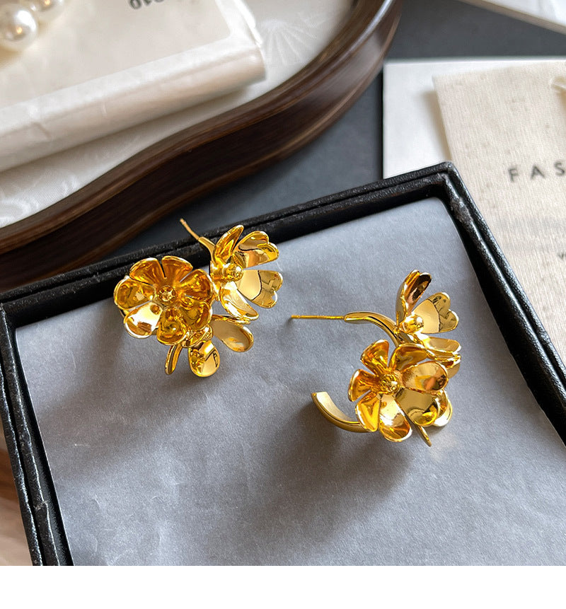 Cool and elegant earrings for women