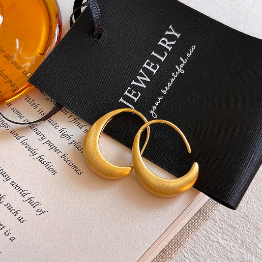 Cool and elegant earrings for women