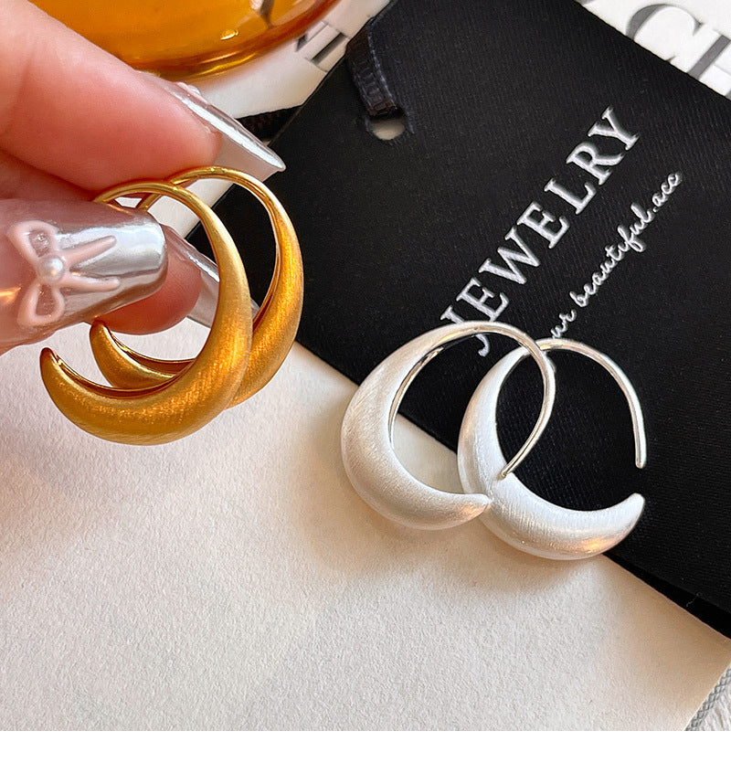 Cool and elegant earrings for women