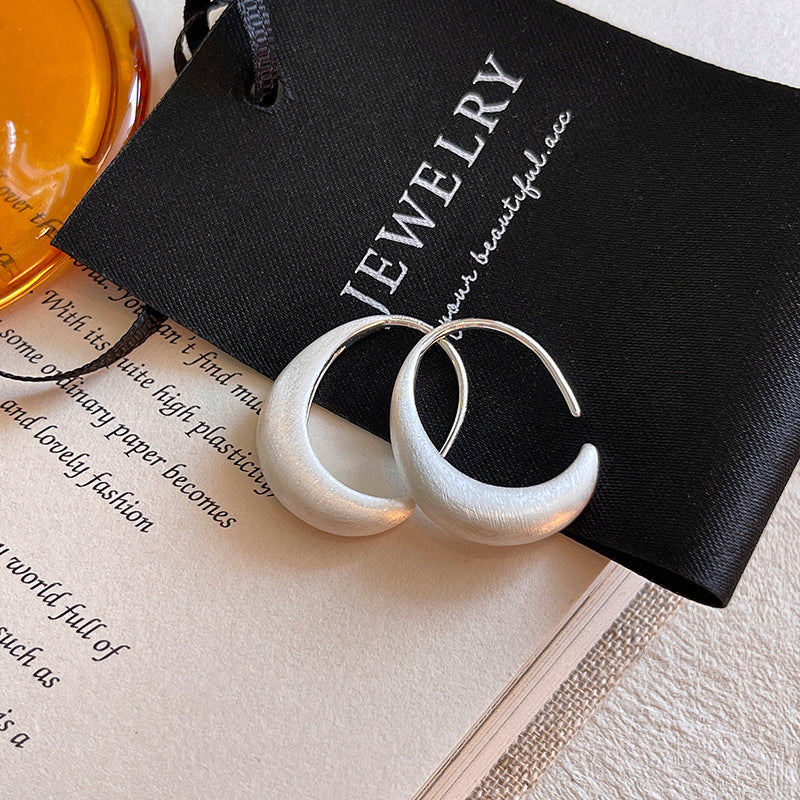 Cool and elegant earrings for women