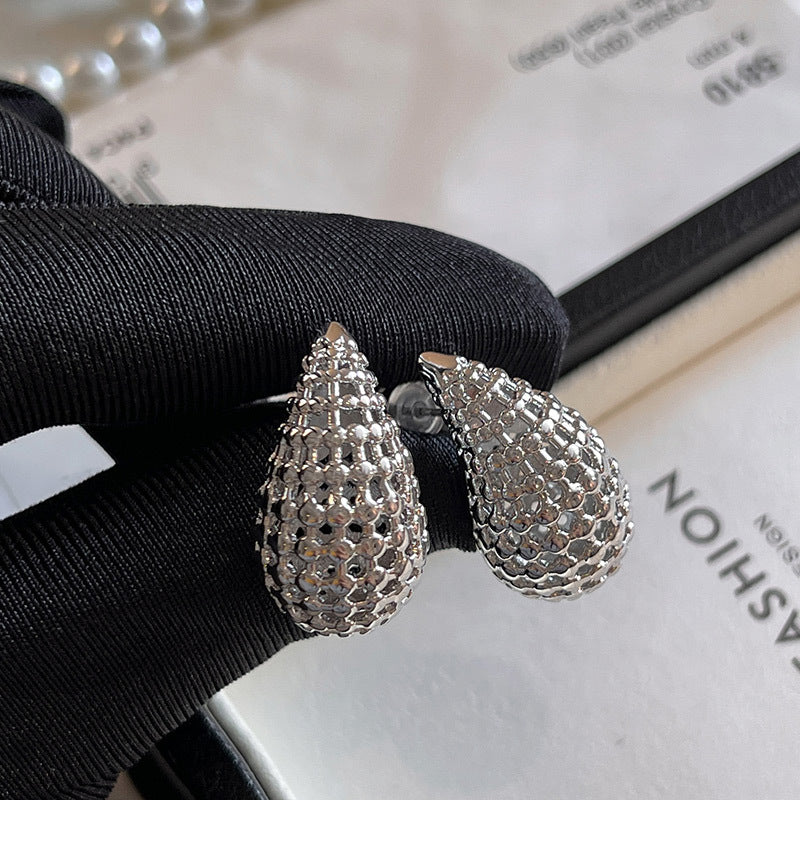 Cool and elegant earrings for women