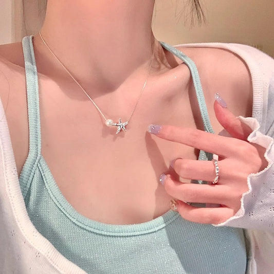Minimalist and cool starfish pearl necklace