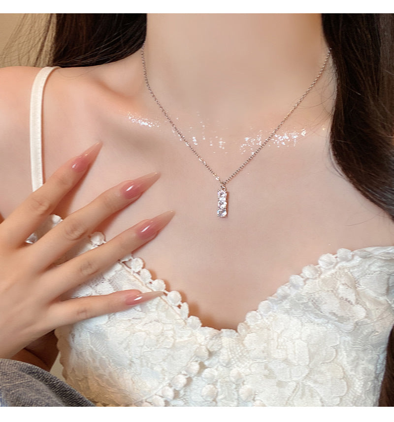 Light luxury niche simple flashing zircon pendant necklace