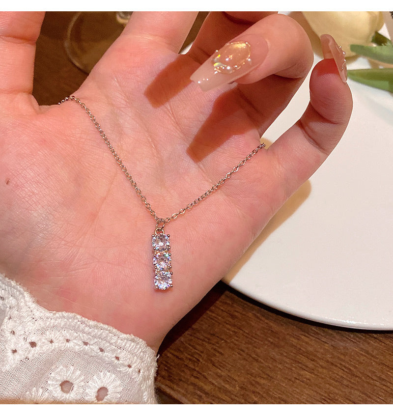 Light luxury niche simple flashing zircon pendant necklace