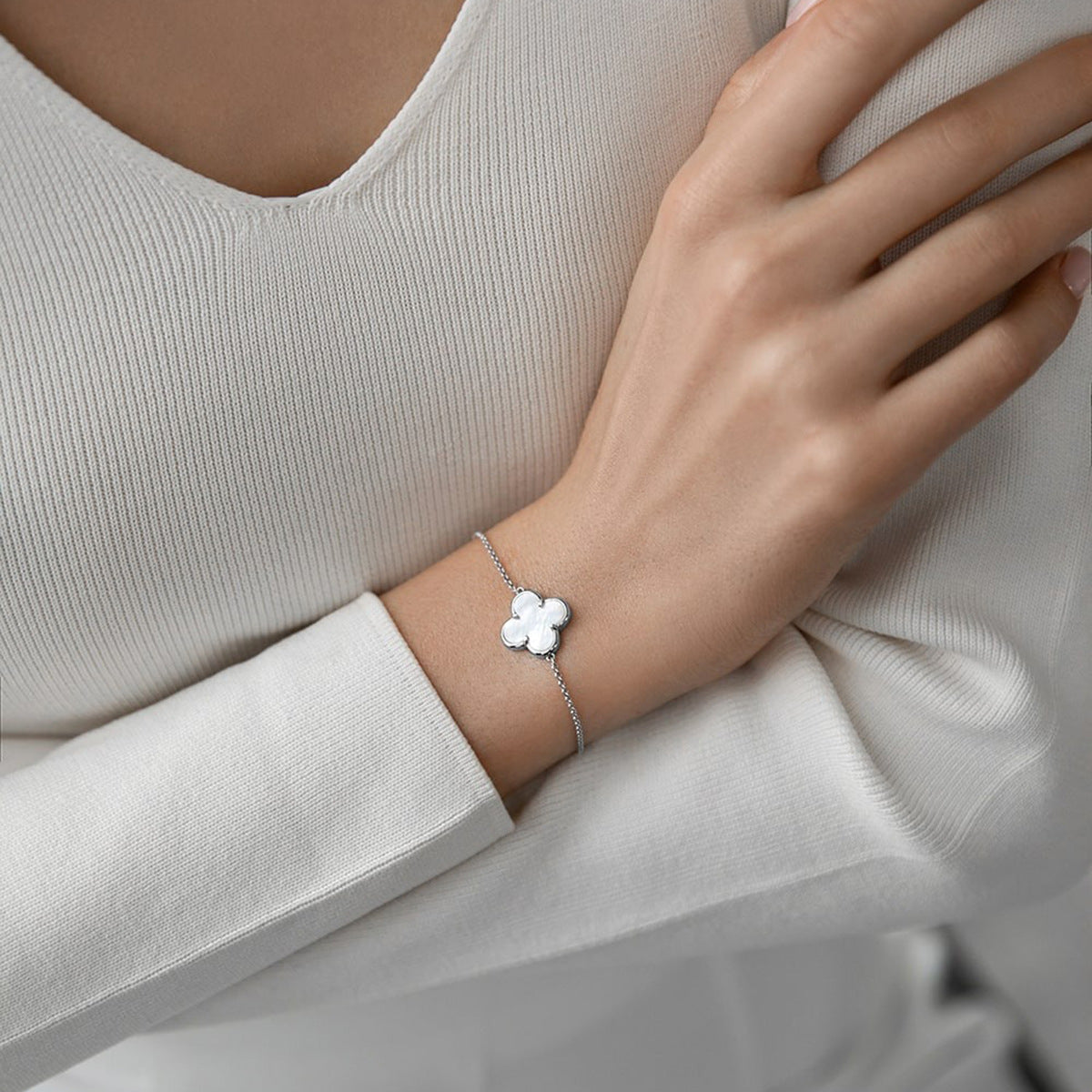 925 sterling silver four-leaf clover inlaid with white mother-of-pearl set