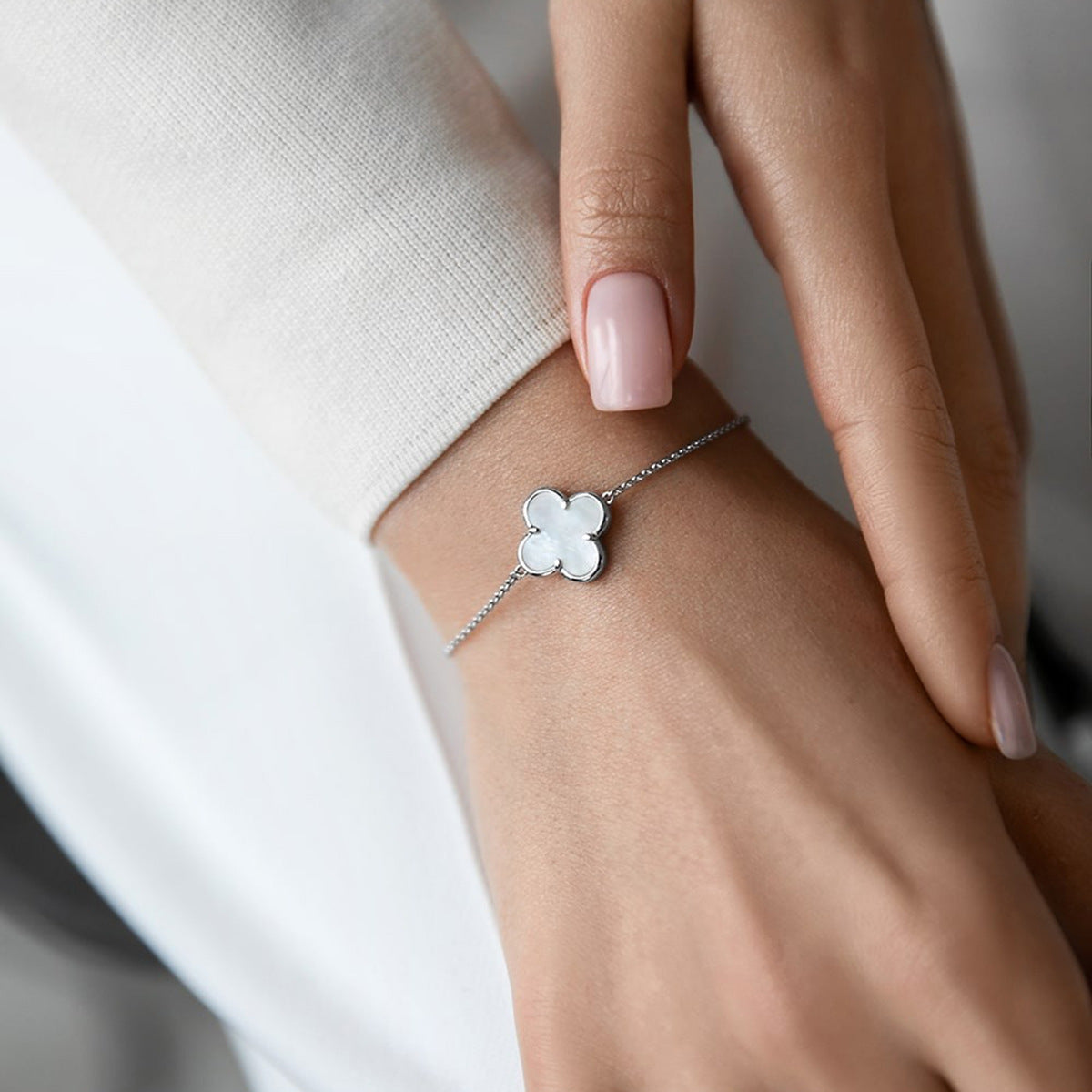 925 sterling silver four-leaf clover inlaid with white mother-of-pearl set