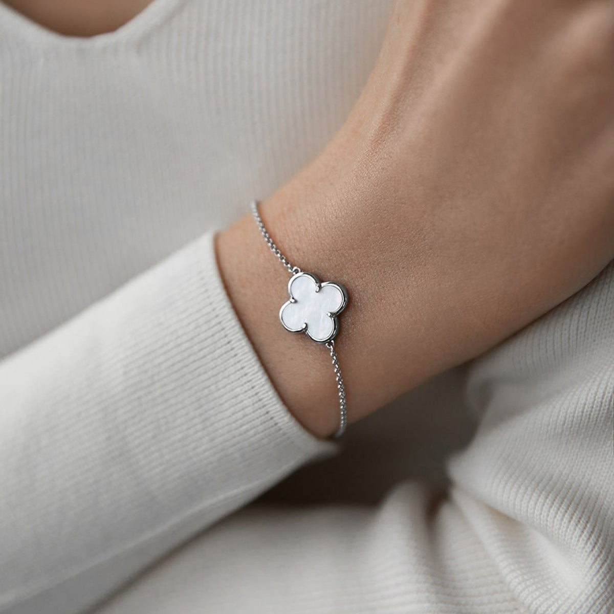 925 sterling silver four-leaf clover inlaid with white mother-of-pearl set