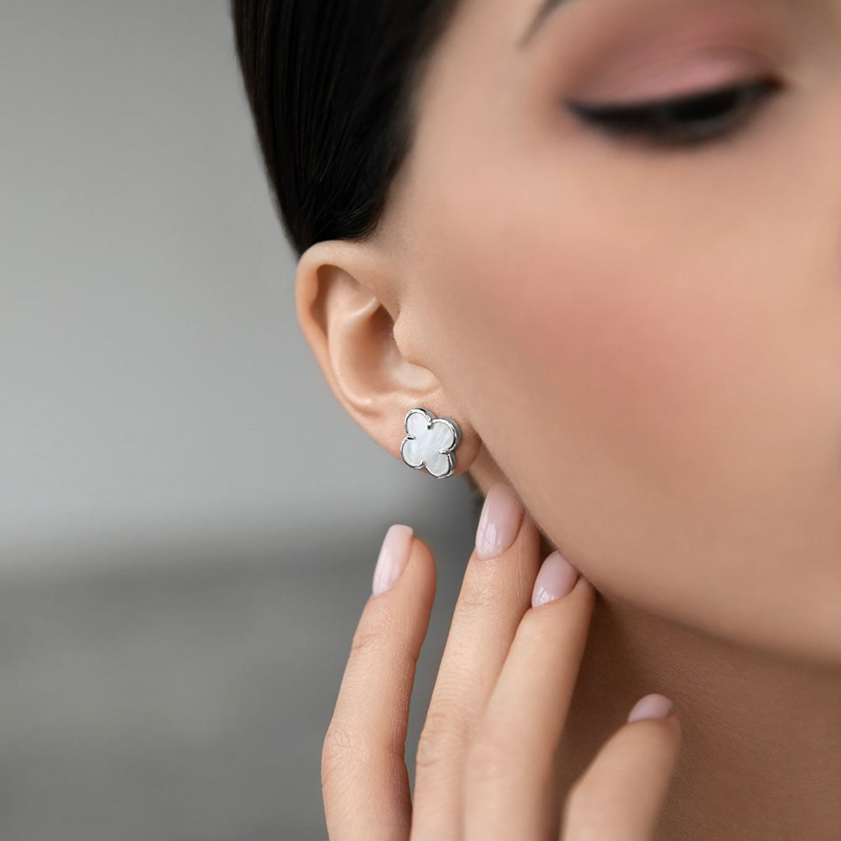 925 sterling silver four-leaf clover inlaid with white mother-of-pearl set