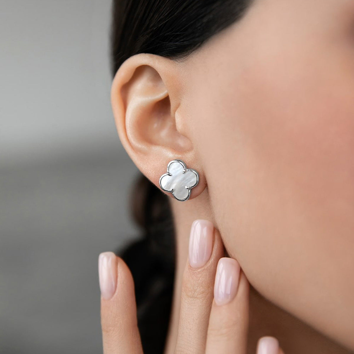 925 sterling silver four-leaf clover inlaid with white mother-of-pearl set