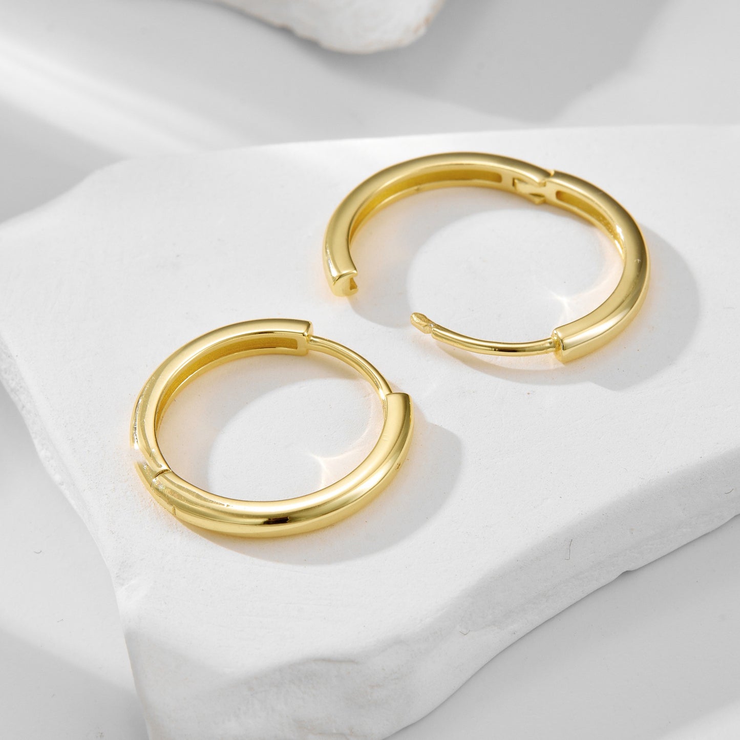 925 Sterling Silver Minimalist Sleek Hoop Earrings, High-End Light Luxury Plain Circle Jewelry