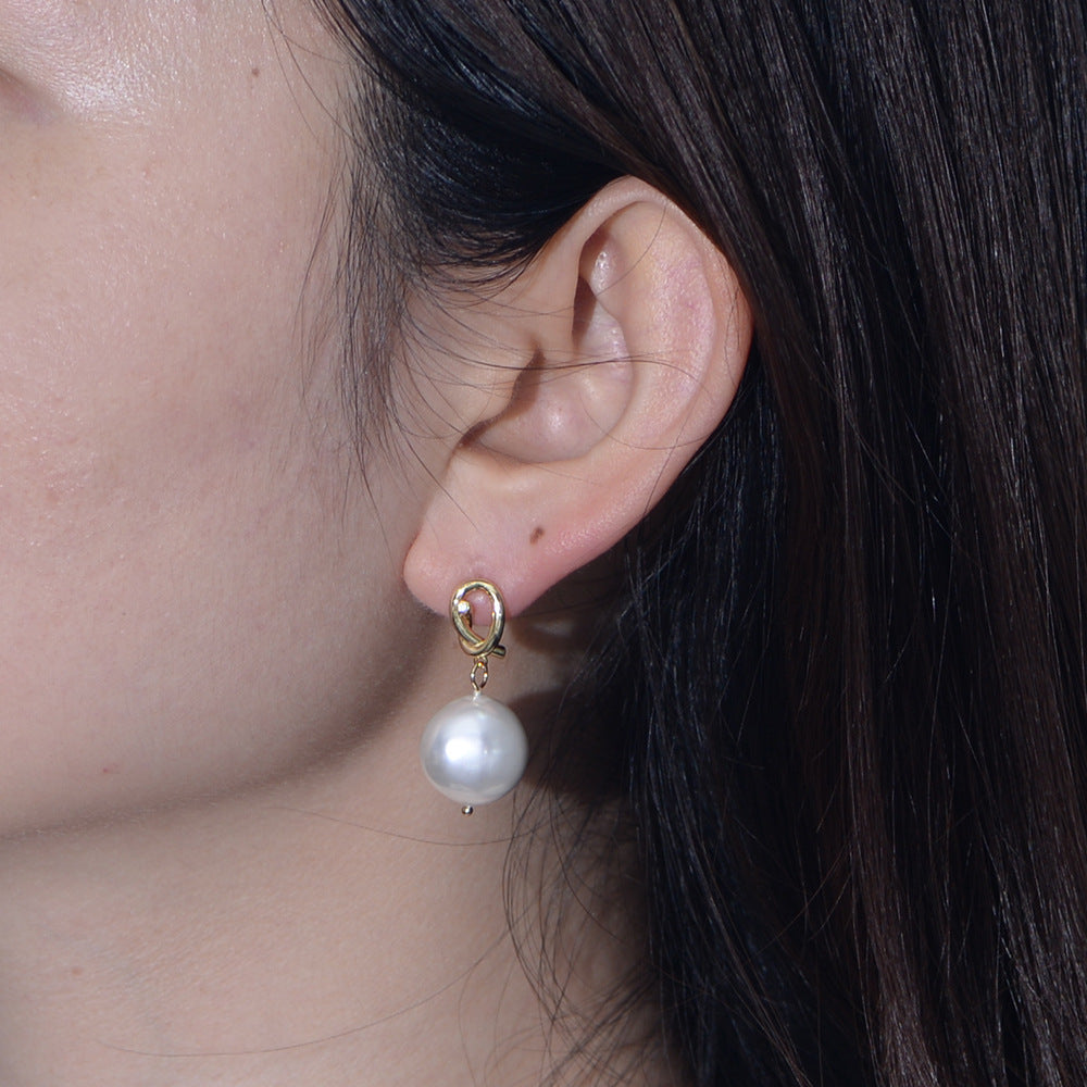 S925 Silver Modern Shell Button Pearl Earrings - Unique Geometric Studs