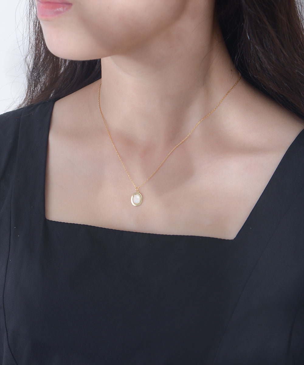 925 Sterling Silver Natural White Mother of Pearl Oval Necklace, Vintage Jewelry
