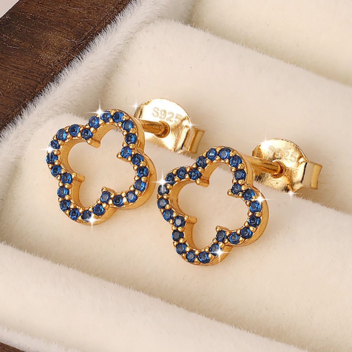 Hollow Clover Earrings - 925 Silver Diamond Niche Studs
