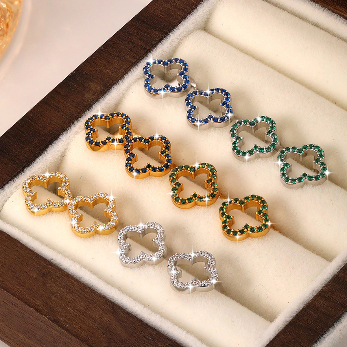 Hollow Clover Earrings - 925 Silver Diamond Niche Studs