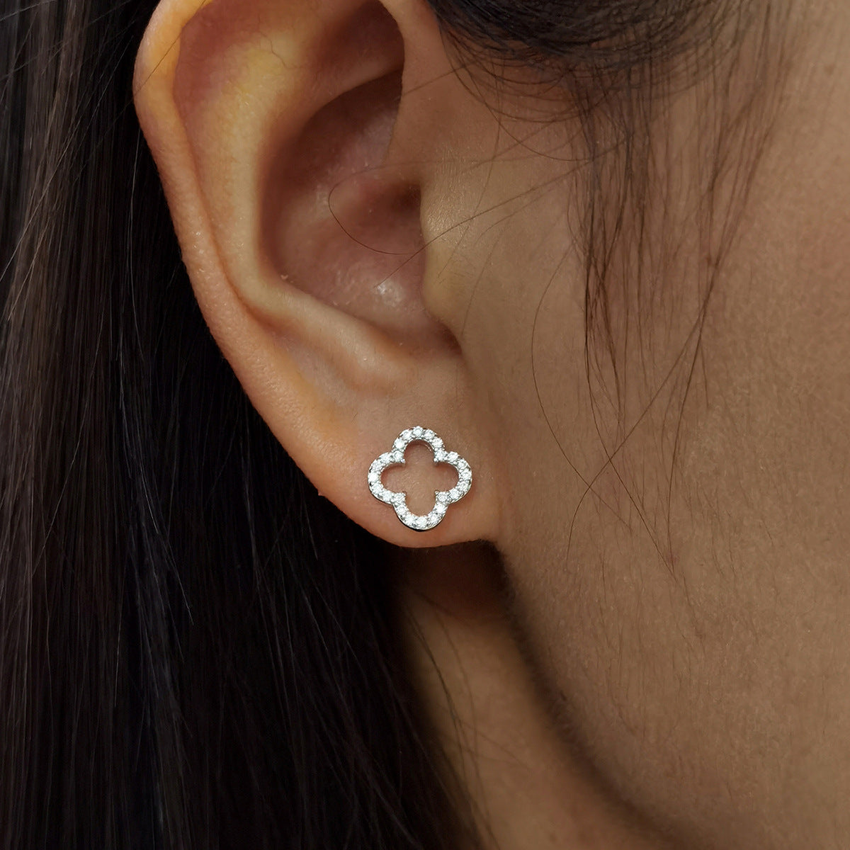 Hollow Clover Earrings - 925 Silver Diamond Niche Studs
